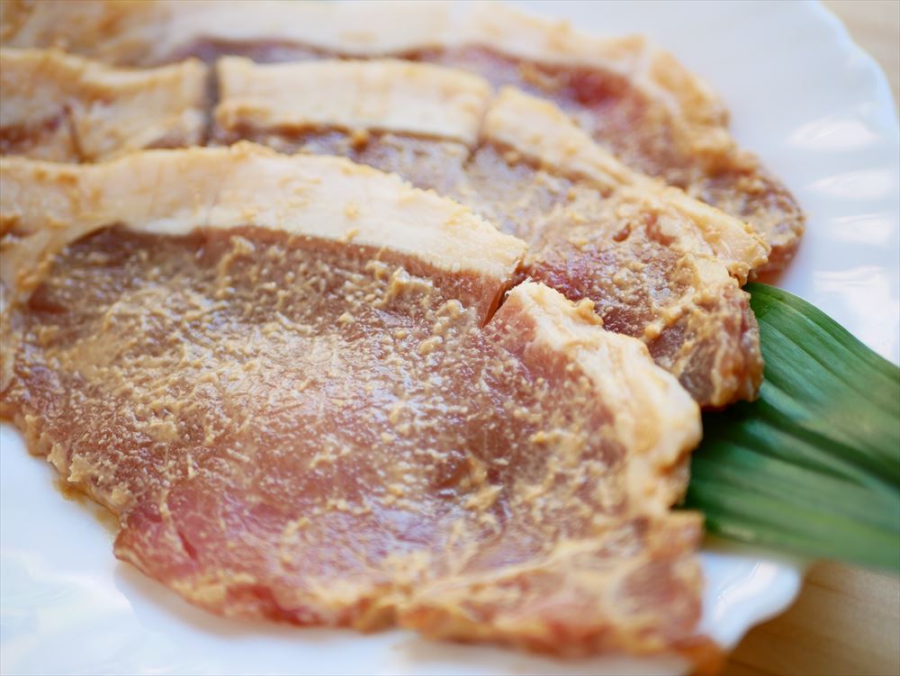 奈良漬の酒粕は再利用できる！おいしい料理レシピのご紹介｜豚肉の酒粕一夜漬け焼き